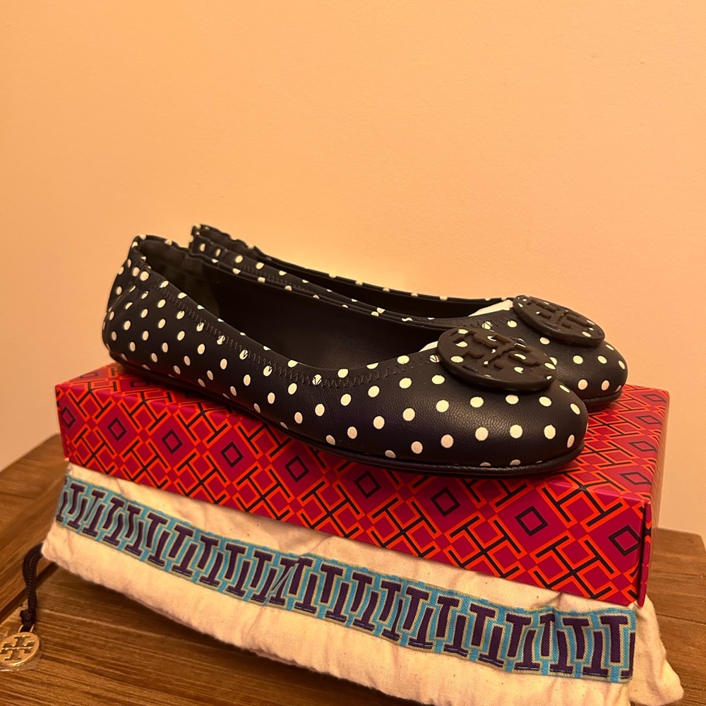 Tory Burch Printed Minnie Ballet Flat in Navy. Size 8.